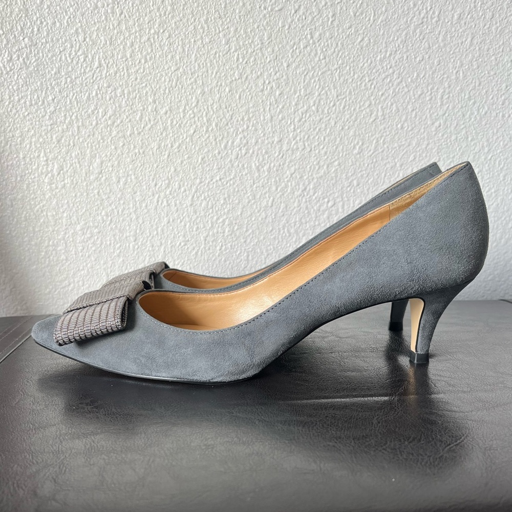 Made in Brazil genuine suede Talbots kitten heels with bow size 9